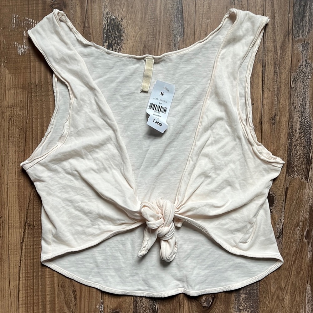 LF Emma & Sam Tie Front Sleeveless Crop Top